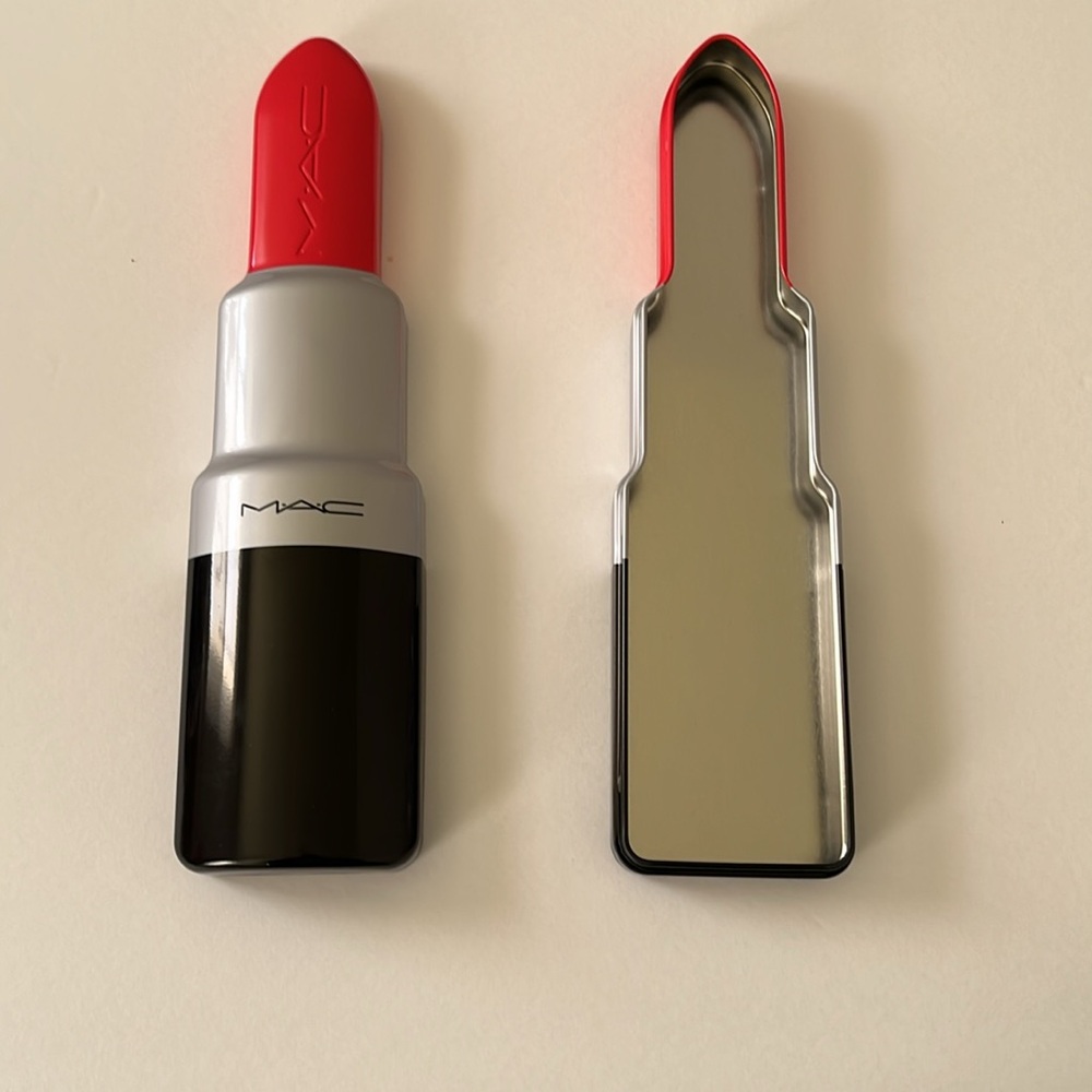 M.A.C  Ruby Woo Lip Tin